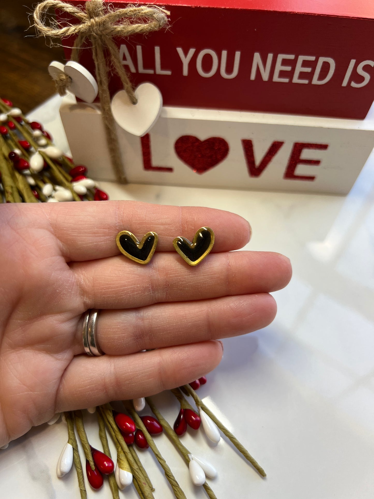Outlined Heart Stud