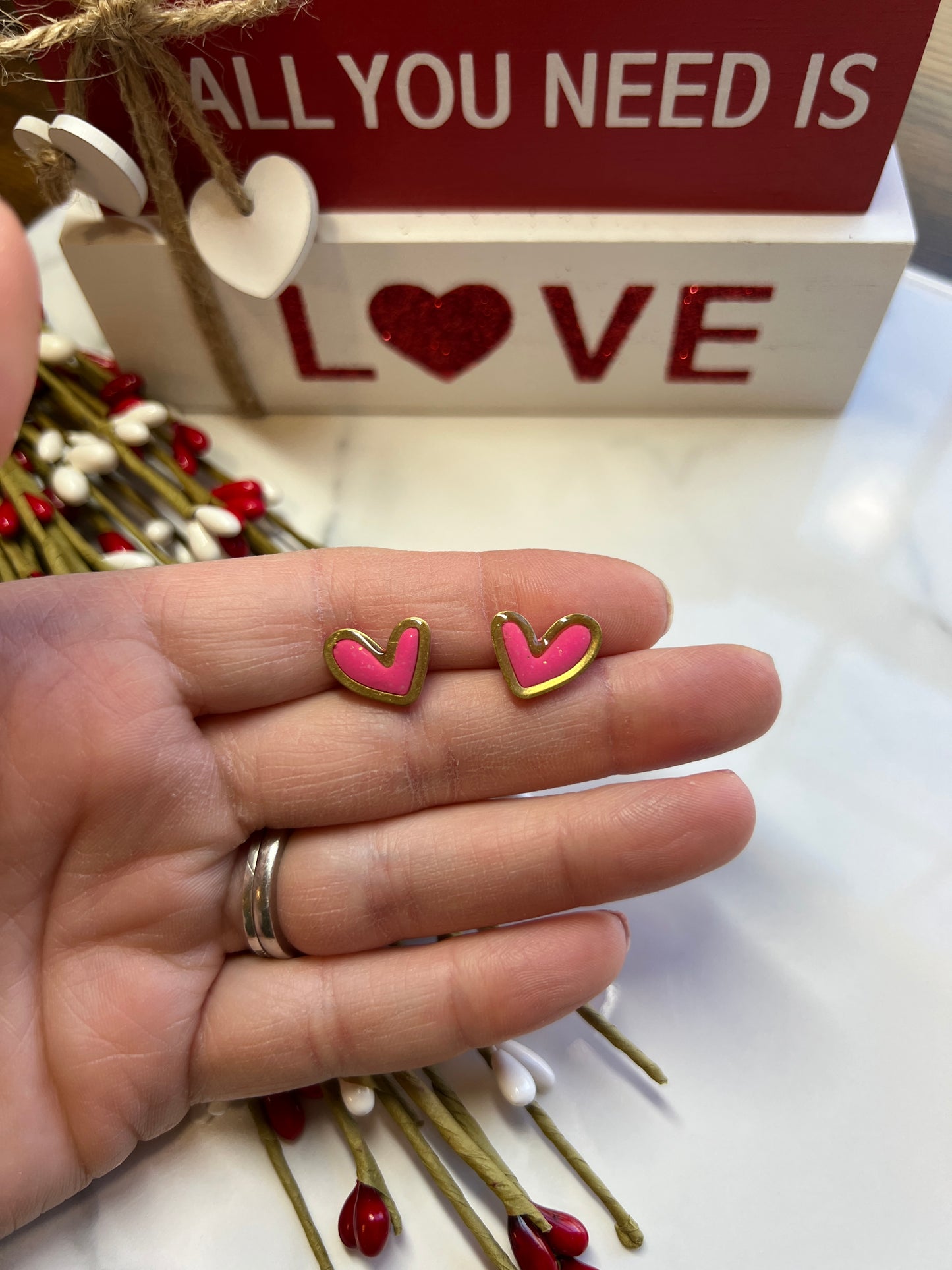 Outlined Heart Stud
