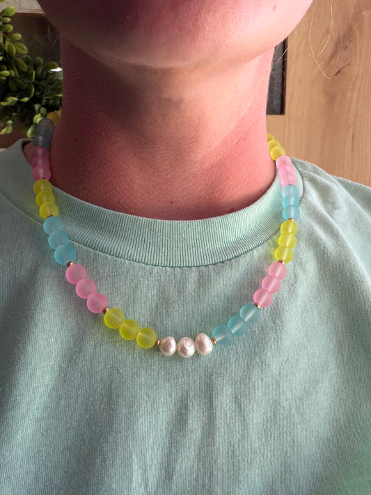 Frosted Glass Necklace With Pearls