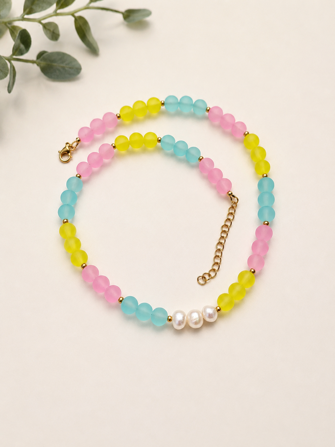 Frosted Glass Necklace With Pearls