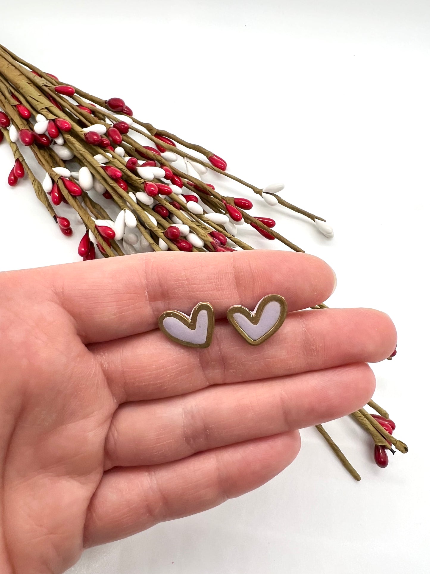 Outlined Heart Stud