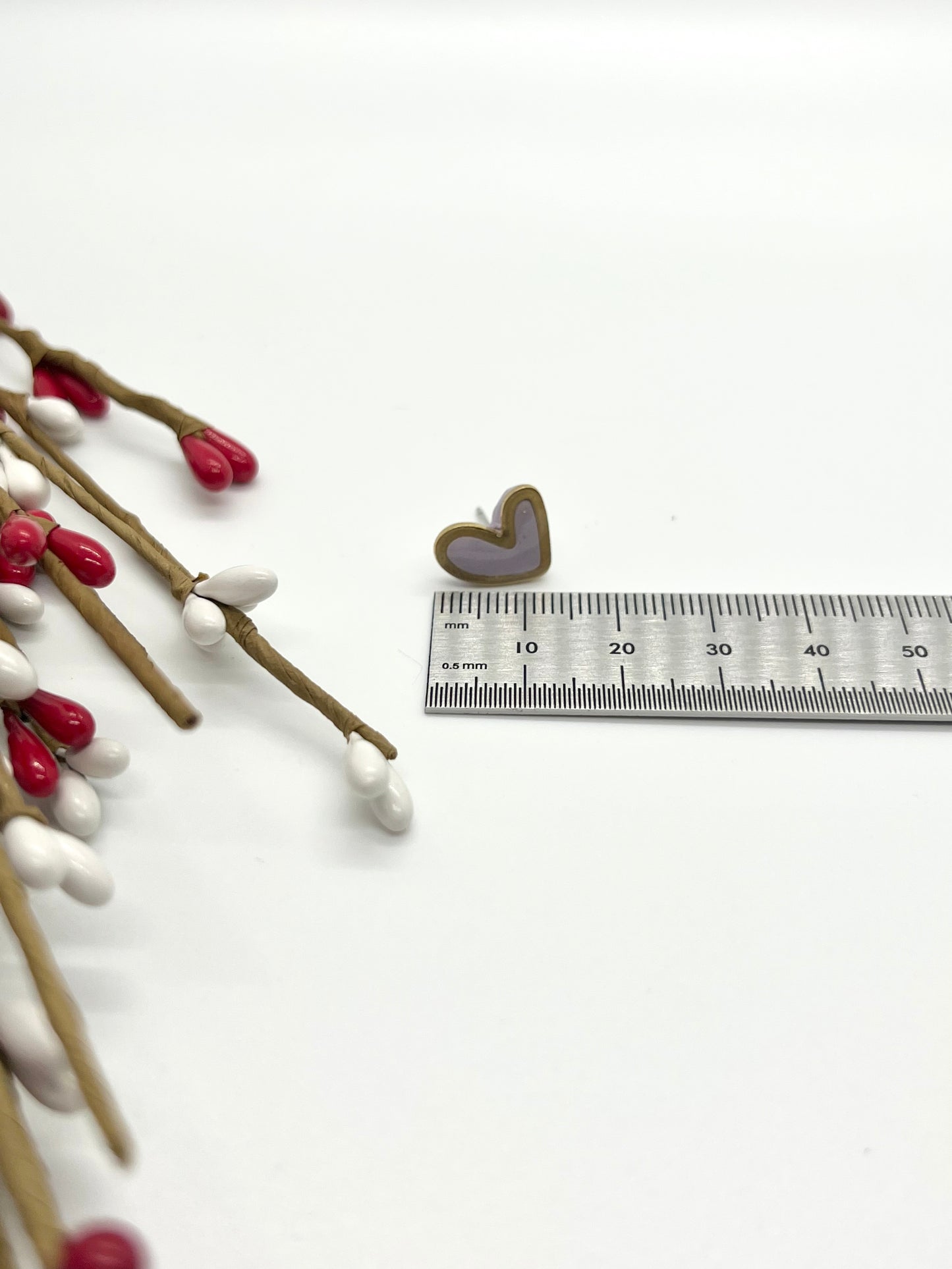Outlined Heart Stud